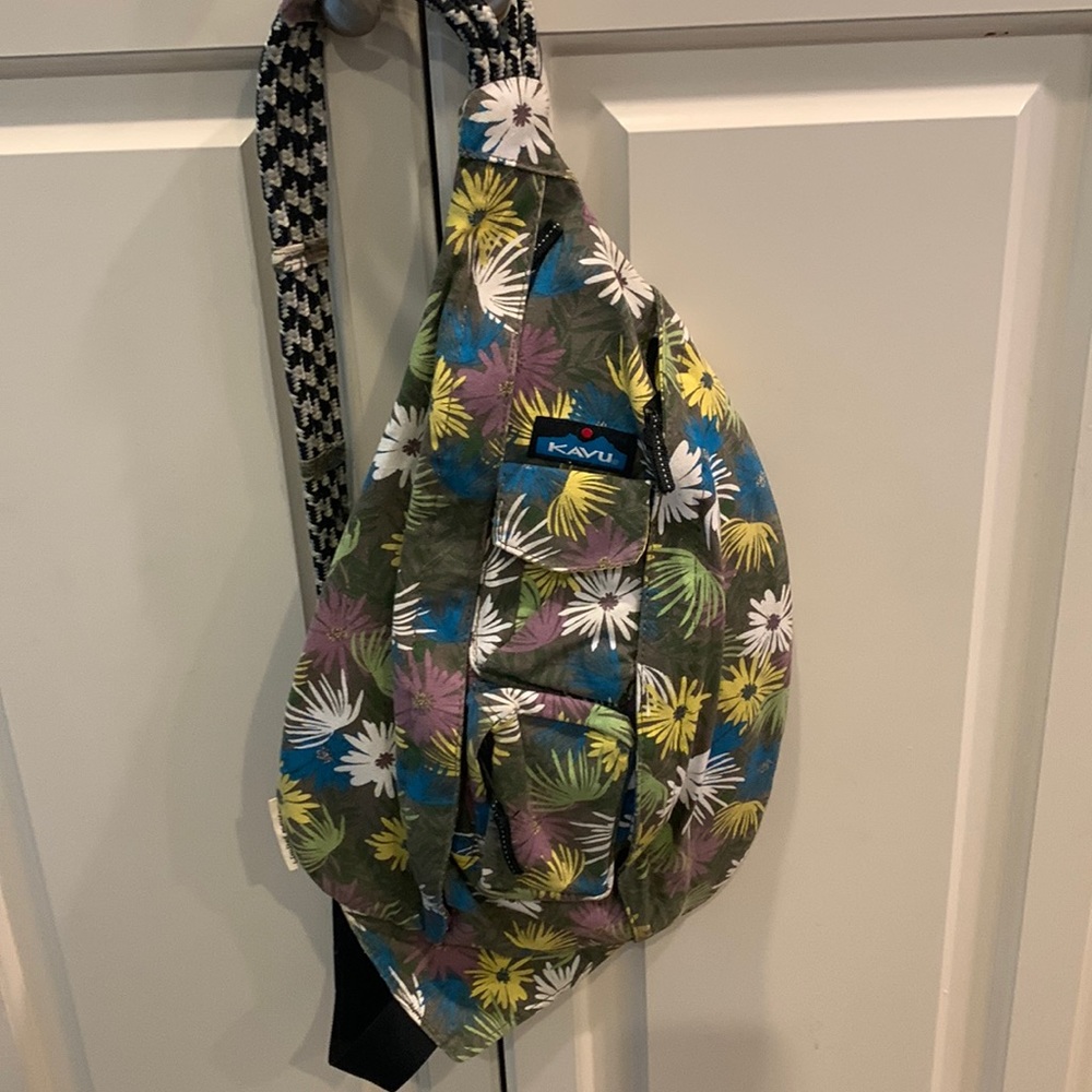 Kavu Crossbody backpack floral